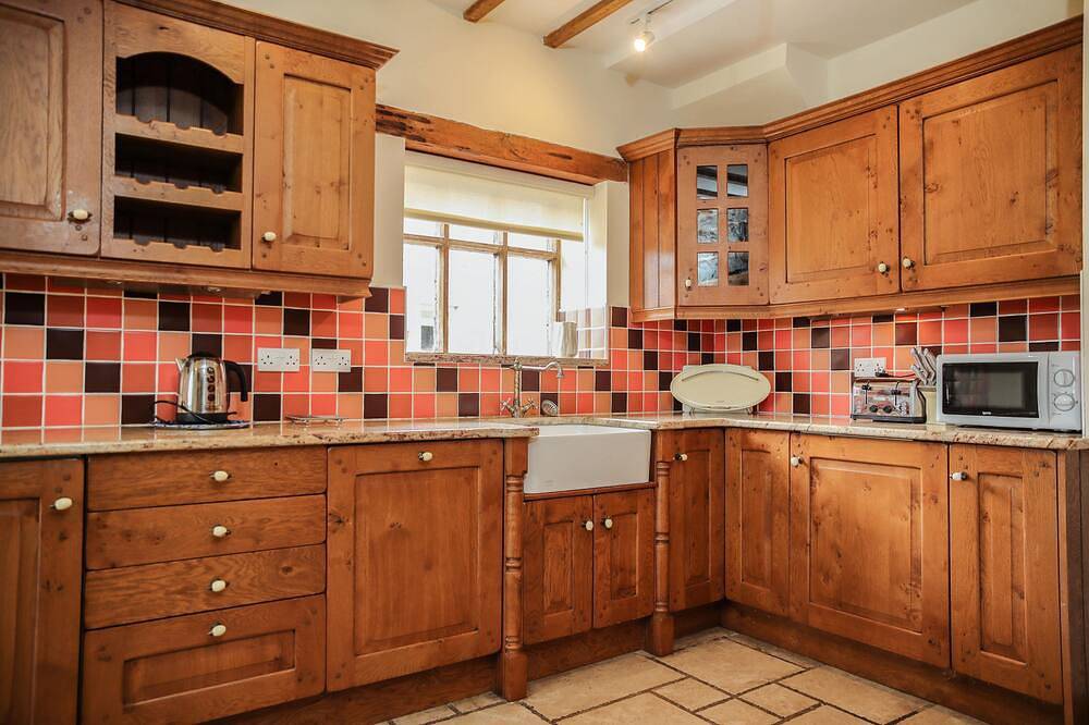 Farm Wing -  a house that sleeps 4 guests  in 2 bedrooms in Pwllheli, Gwynedd