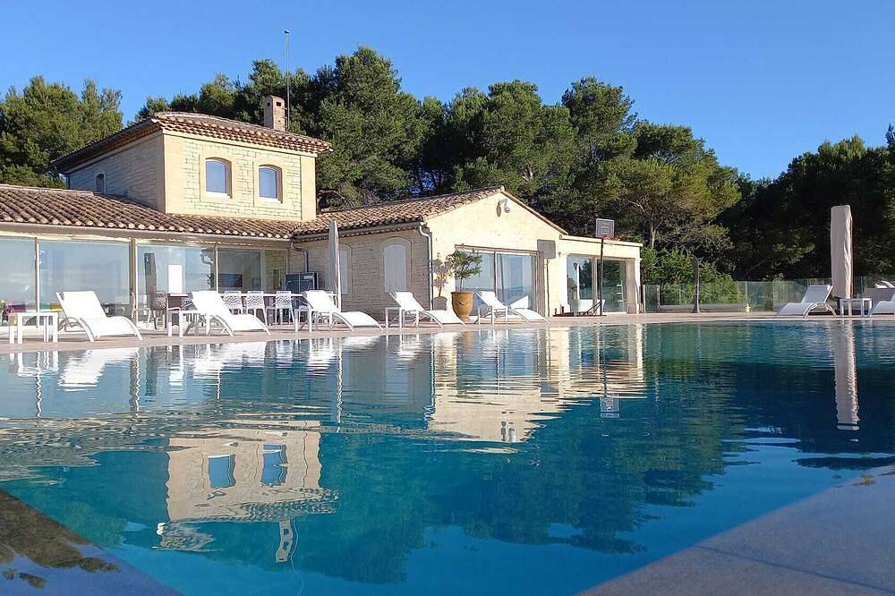Magnifique propriété avec vue unique au calme avec fitness, hammam et jacuzzi in Cavaillon, Parc naturel régional du Luberon