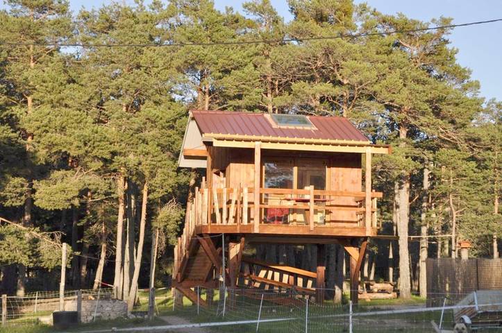 Parc de vacances pour 4 personnes, avec terrasse à Valderoure