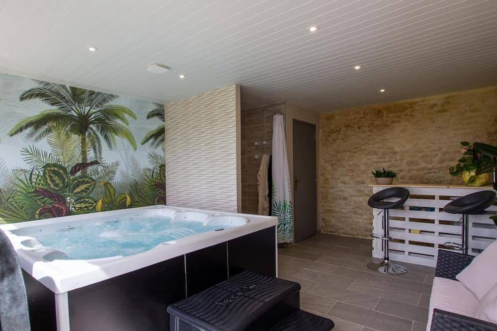 Gîte rural avec spa, animaux acceptés et parking in Paulin, Périgord Noir