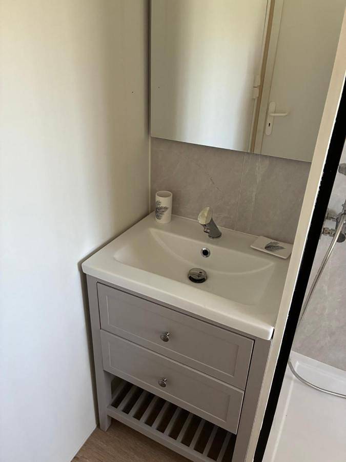 Location de vacances pour 2 personnes, avec jardin ainsi que vue et terrasse, animaux acceptés à Gavaudun - 2