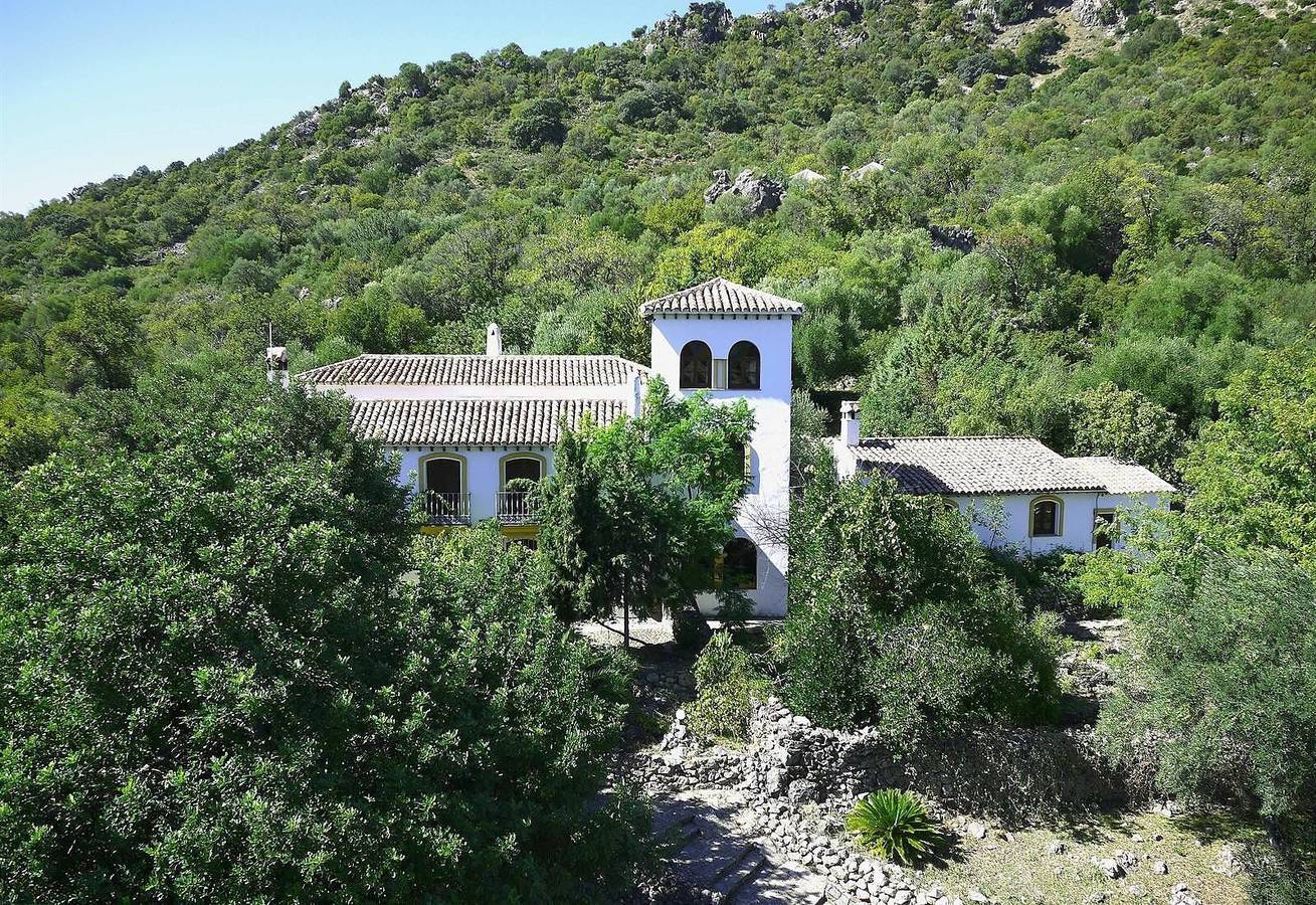 Villa 'El Cortijo' with Mountain View, Private Pool, Terrace, A/C & Wi-Fi in Montecorto, Andalusia