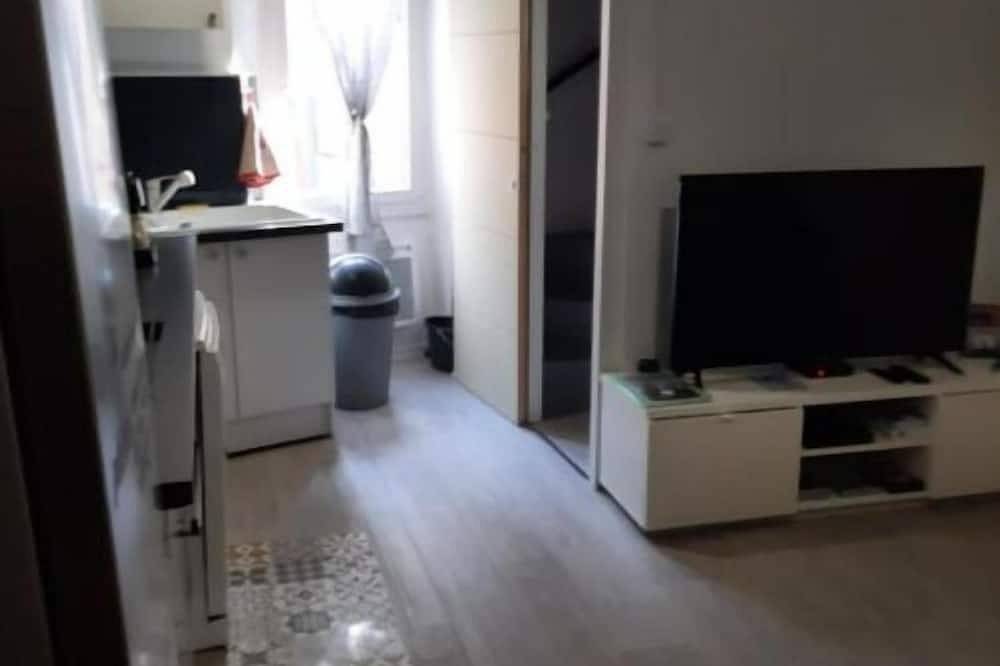 Entire apartment, Comfortable apartment near the Sainte Croix lake in Régusse, Brignoles region