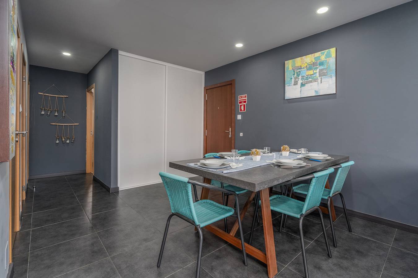 Entire apartment, Holiday Apartment 'Karol Vaz 3' with Shared Garden & Wi-Fi in Praia da Rocha, Portimão