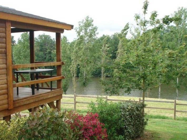 Chalet pour 5 personnes, avec piscine et terrasse, animaux acceptés