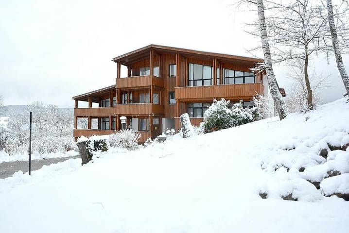 Ferienhaus für 2 Personen, mit Balkon und Whirlpool sowie Terrasse und Garten in Grafenwiesen