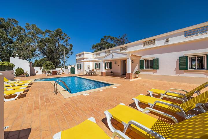 Holiday rental for 9 people, with terrace in Olhos de Água