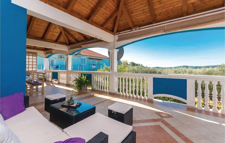 Gîte pour 6 personnes, avec terrasse à Bibinje - 3