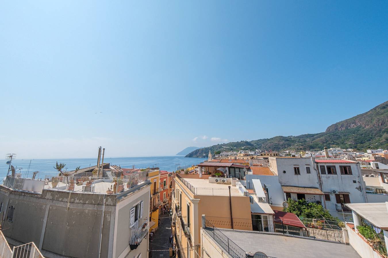 Camera 'Blu' con terrazza in comune, Wi-Fi e aria condizionata in Lipari