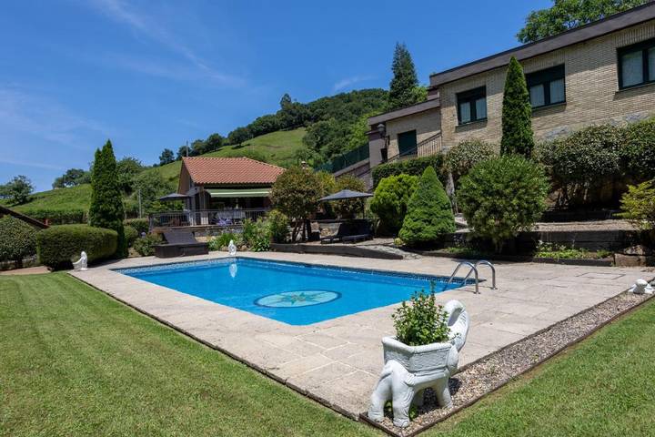 Chalet para 6 personas, con Jacuzzi y Terraza además de Jardín y Piscina en Vizcaya