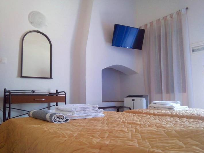 Maison d’hôte pour 2 personnes, avec terrasse et vue dans Milos - 2