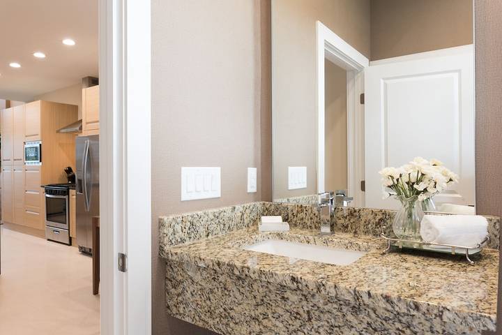 Vacation home for 8 people, with hot tub and pool as well as balcony by Disney World