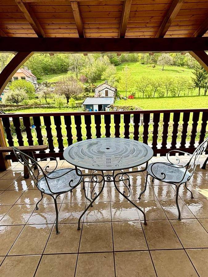 Gîte 4 personnes vue sur le lac des graves - Vallée de la Jordanne,Aurillac,Cantal,Auvergne in Lascelle, Région d'Aurillac