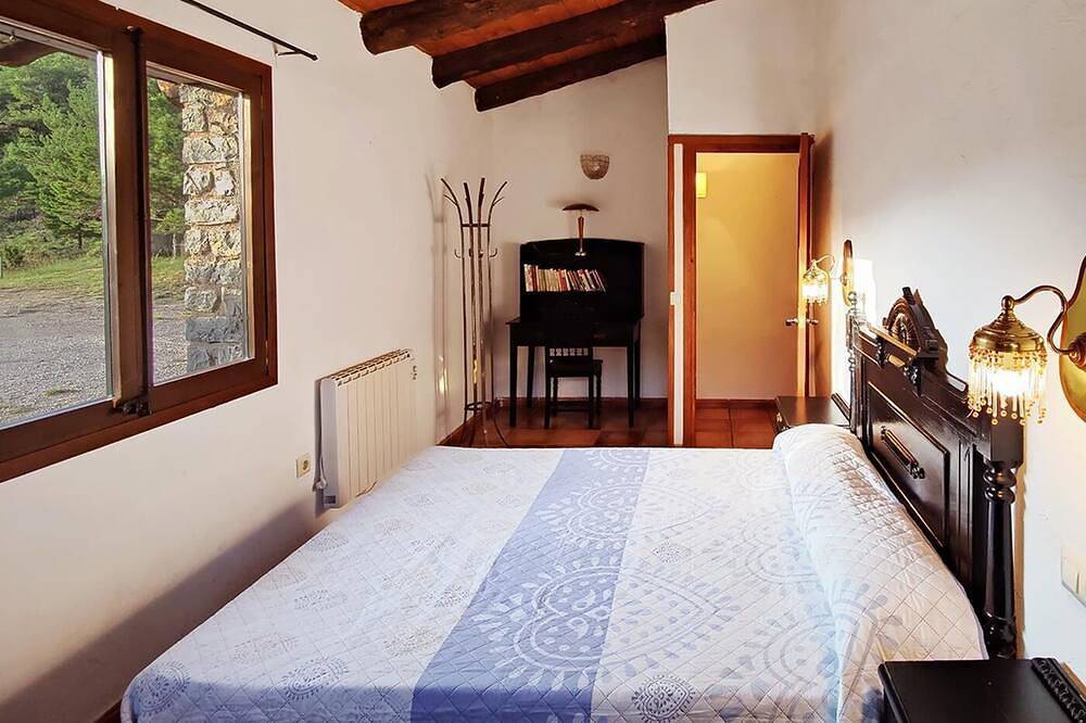A fantastic holiday home, private pool and barbecue. Wifi in Coll de Nargó, Spanish Pyrenees