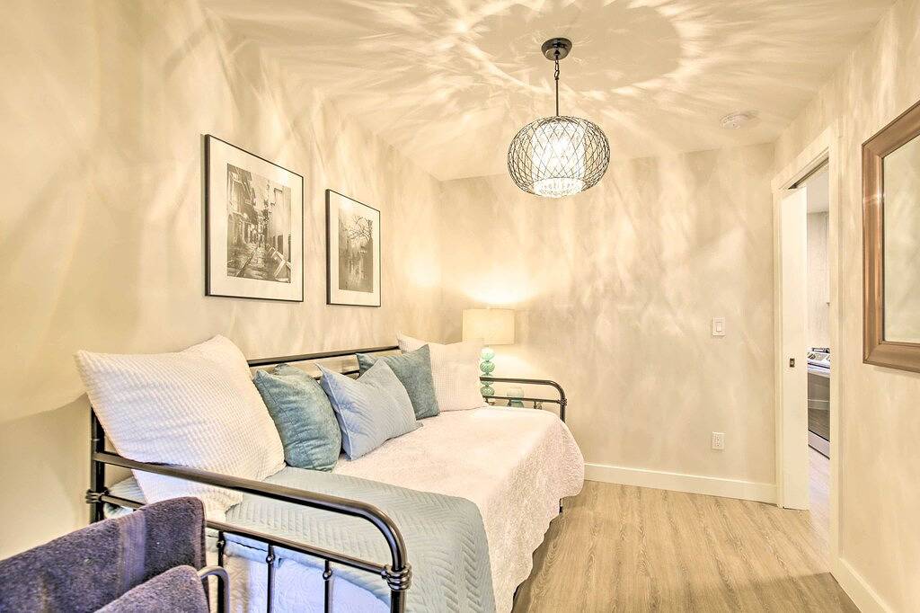 Chic Lincoln City Retreat on Oregon Coast in Oceanlake, Lincoln City