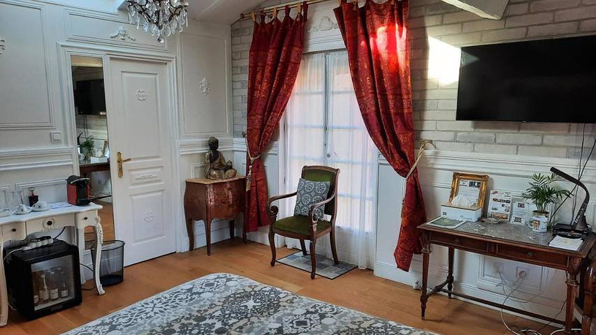 Location de vacances pour 2 personnes, avec vue ainsi que jardin et piscine à Saint-Ciers-de-Canesse - 3