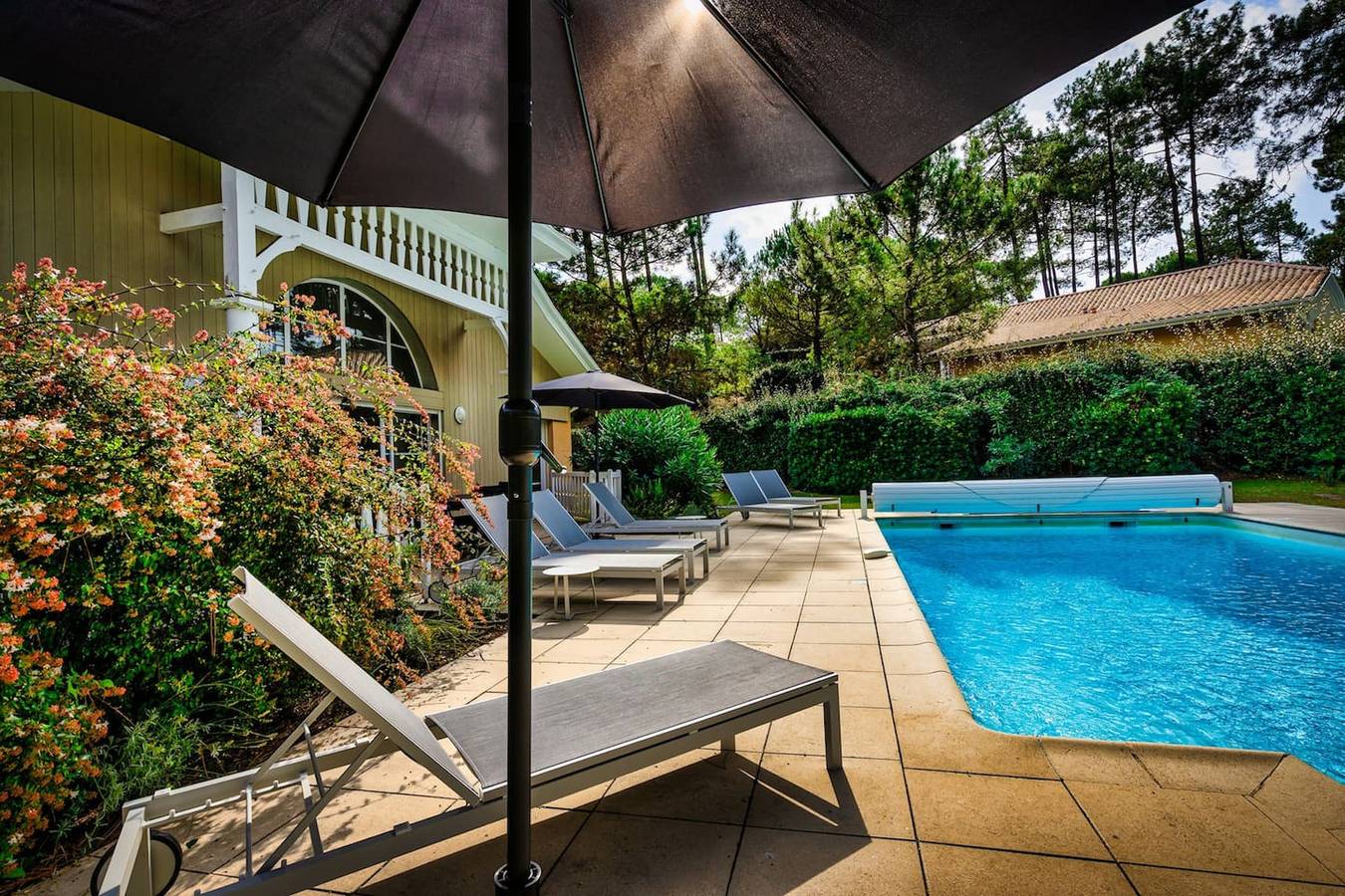 Elegant Villa in Lacanau + Pool in Lac de Lacanau, Lacanau