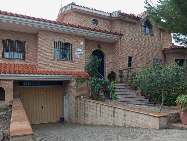 Location de vacances pour 10 personnes, avec piscine ainsi que vue et terrasse, animaux acceptés à Linares - 3