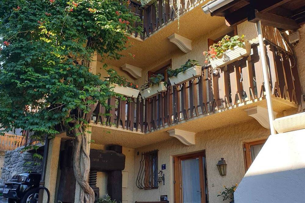 Fisherman's house. 4 bedrooms. 100m from the port. lake view. in Thonon-les-Bains, Thonon-les-Bains region