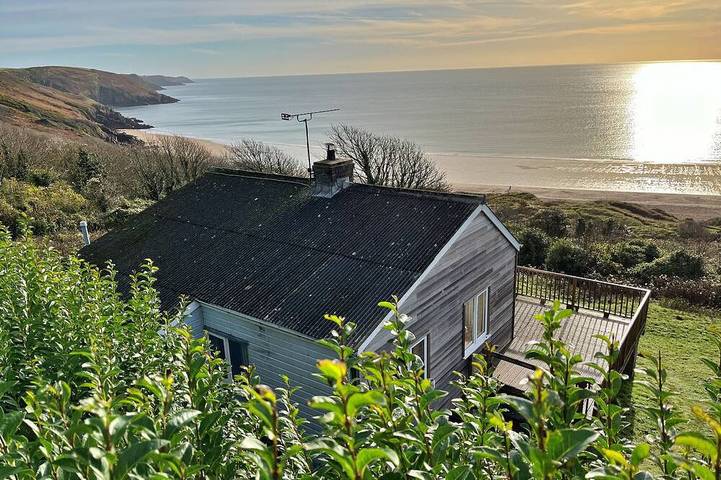 Chalet for 6 people, with balcony and garden in Freshwater East