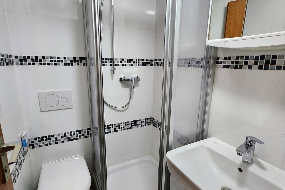 Basic Doppelzimmer mit eigenem Bad in Rastatt, Nordschwarzwald