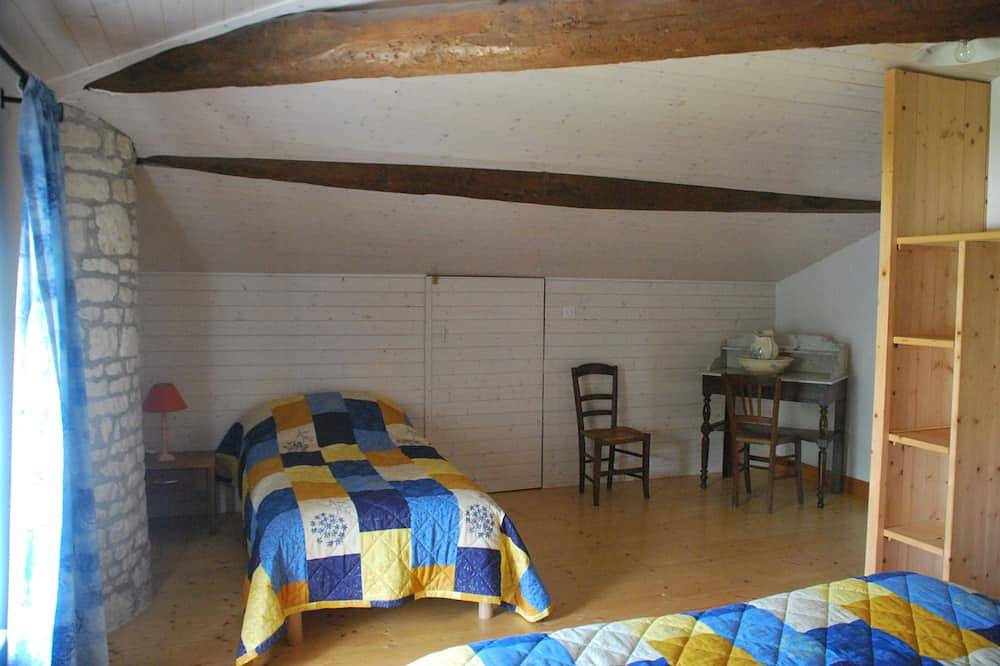 The Nest for 3 people at Gîtes Les Grandes Chaumes in Surgères, Rochefort region