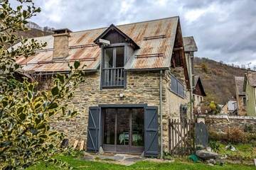 Gîte pour 3 personnes, avec jardin à Oô