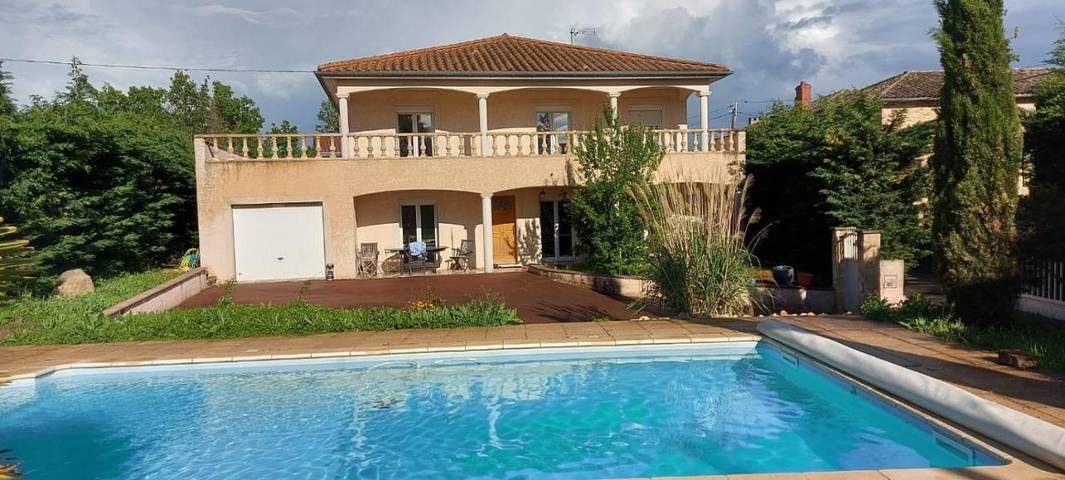 Location de vacances pour 9 personnes, avec Terrasse et Piscine à Charnay-lès-Mâcon