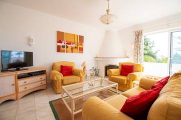 Villa for 6 Guests in Carvoeiro, Lagoa, Picture 1