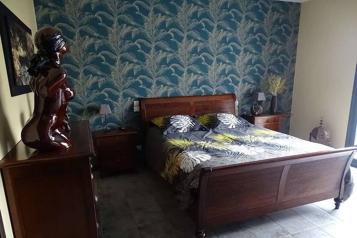 Location de vacances pour 8 personnes, avec jardin et jacuzzi, animaux acceptés à Tourbes - 2