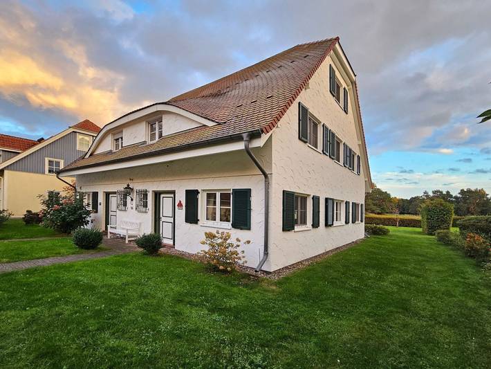 Ferienhaus für 8 Personen, mit Ausblick und Terrasse sowie Garten, mit Haustier in Prerow