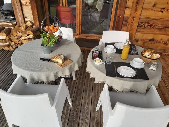 Location de vacances pour 6 personnes, avec vue ainsi que terrasse et jardin à Essert-Romand - 2