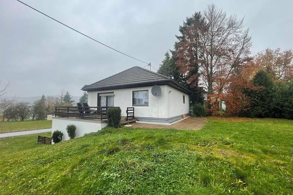 Neu renoviertes Ferienhaus direkt am Wald und in der Natur in Gerolstein, Vulkaneifel
