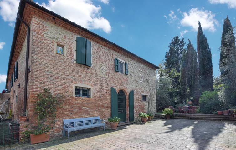 Casa vacanza per 10 persone, con terrazza e giardino nonché piscina in Asciano