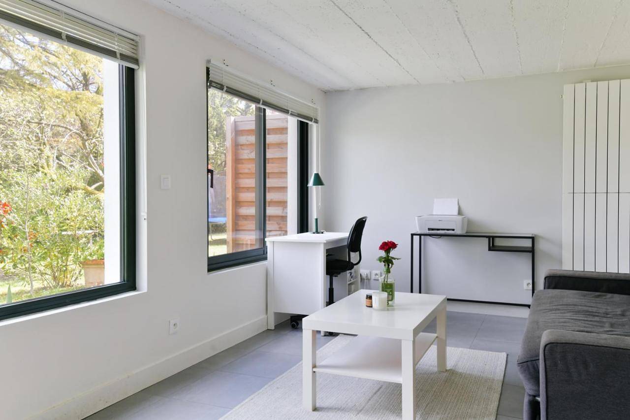 Appartement entier, One-Bedroom Apartment in Jouy-en-Josas, Yvelines