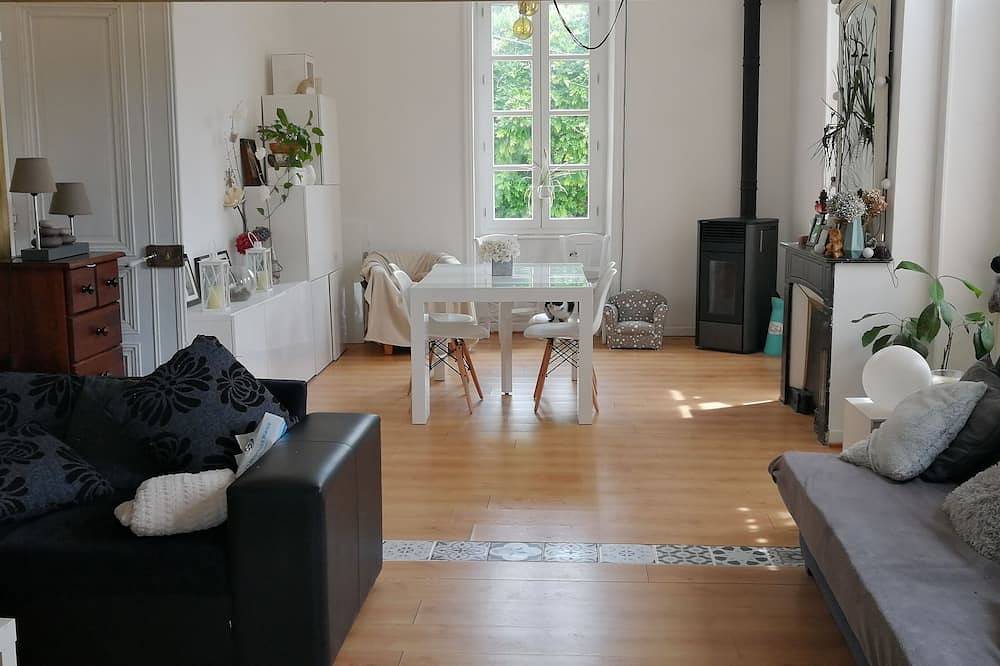 A Vals, Belle Chambre Avec Salle D'eau Privative à 2mn du Centre,avec Petit dej in Vals-les-Bains, Parc naturel régional des Monts d'Ardèche