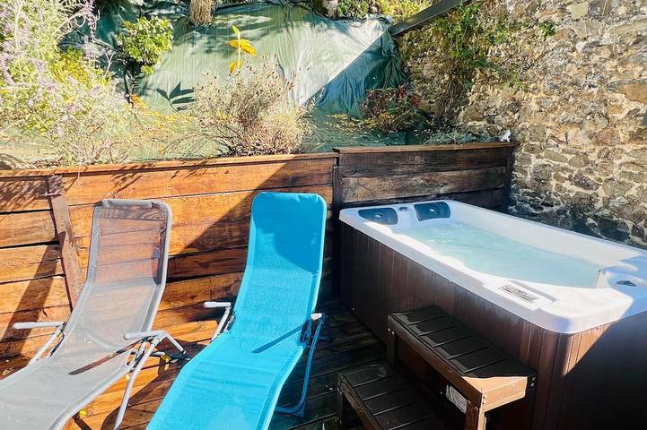 Holiday home for 6 people, with pool and garden as well as hot tub - 1