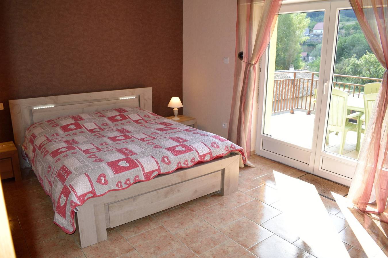 Ganze Wohnung, Ferienwohnung 'Gîte Les Collines' mit Bergblick, privater Terrasse und Wlan in Maisonsgoutte, Region Sélestat-Erstein
