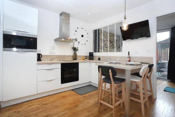 Gîte pour 4 personnes, avec jacuzzi et terrasse à Fougères - 2