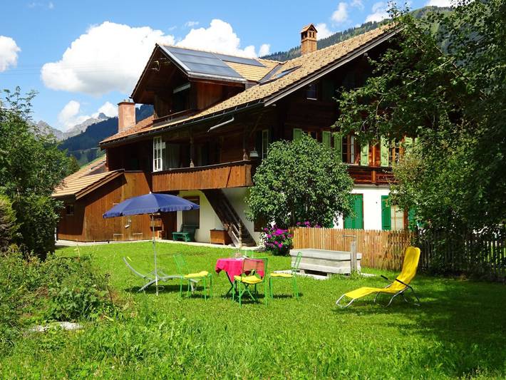 Ferienwohnung für 5 Personen, mit Balkon und Whirlpool sowie Garten