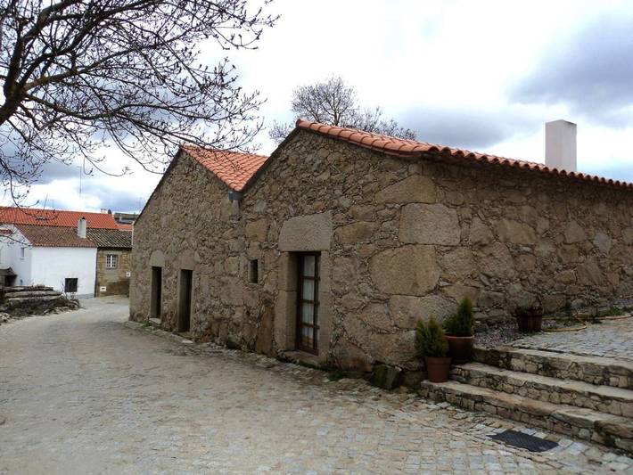 Maison de campagne pour 2 personnes, avec terrasse et jardin, animaux acceptés dans Vilar Maior