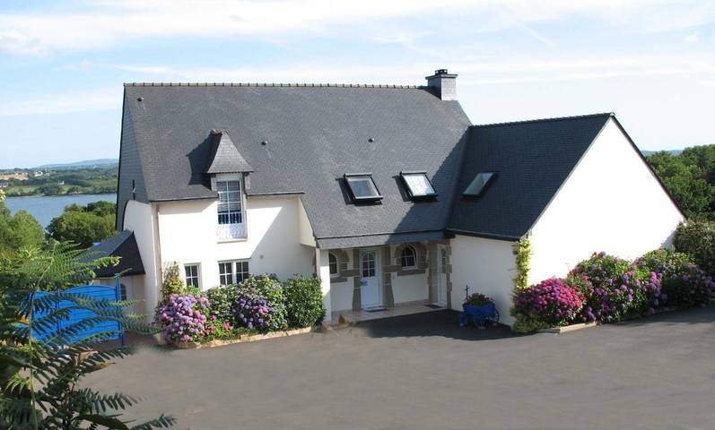 Gîte pour 2 personnes, avec vue ainsi que piscine et jardin à Loperhet - 4