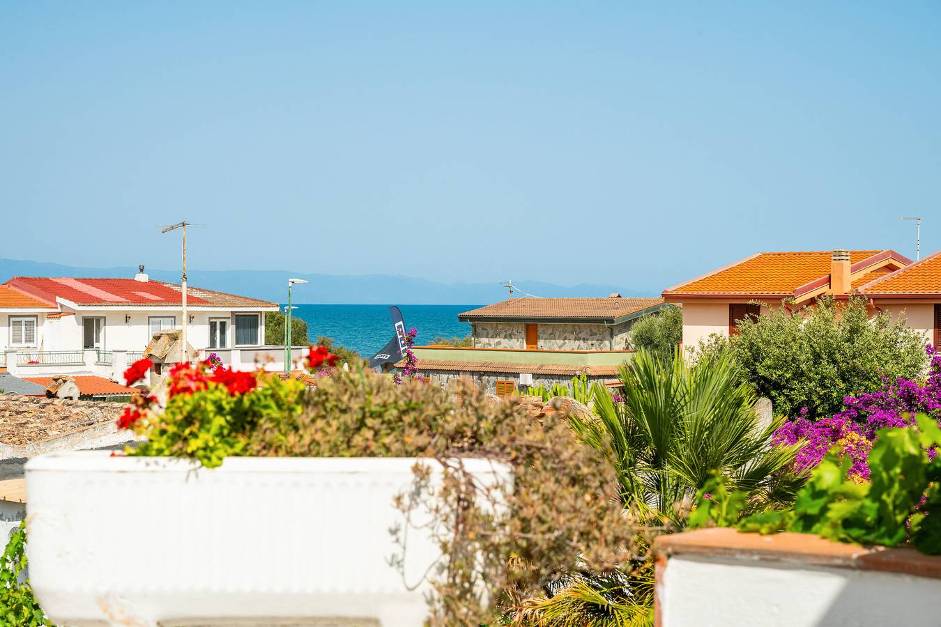 Maison de vacances 'Villa D'Oro' avec vue sur la mer, Wi-Fi et climatisation in Maddalena Spiaggia, Capoterra