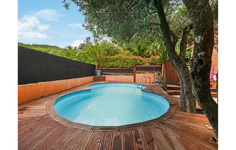 Cómodo apartamento frente al río con aparcamiento y piscina in Saint-Geniès-de-Comolas, Region de Nimes