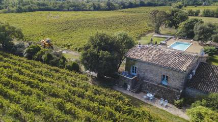 Gîte pour 4 personnes, avec jacuzzi et terrasse ainsi que jardin et piscine, animaux acceptés à Fressac