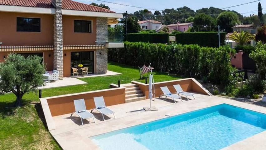Appartement de vacances pour 13 personnes, avec jardin et piscine