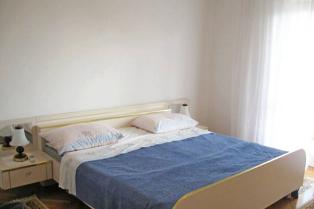 Ganze Wohnung, Ferienwohnung Ana,, Brodarica, hr in Brodarica, Šibenik-Knin