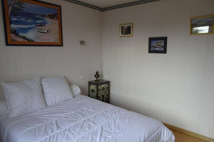 Location de vacances pour 4 personnes, avec terrasse ainsi que jacuzzi et jardin à Aydat - 2