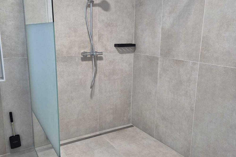 Ganze Wohnung, Luxsuite Still und Komfort Tv-75 Zoll Großer Balkon Tenderingssee in der Nähe in Dinslaken, Niederrhein