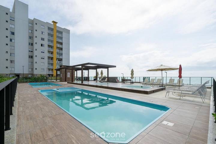 Casas e apartamentos de temporada para 6 pessoas, com piscina e balcão em Barra Velha